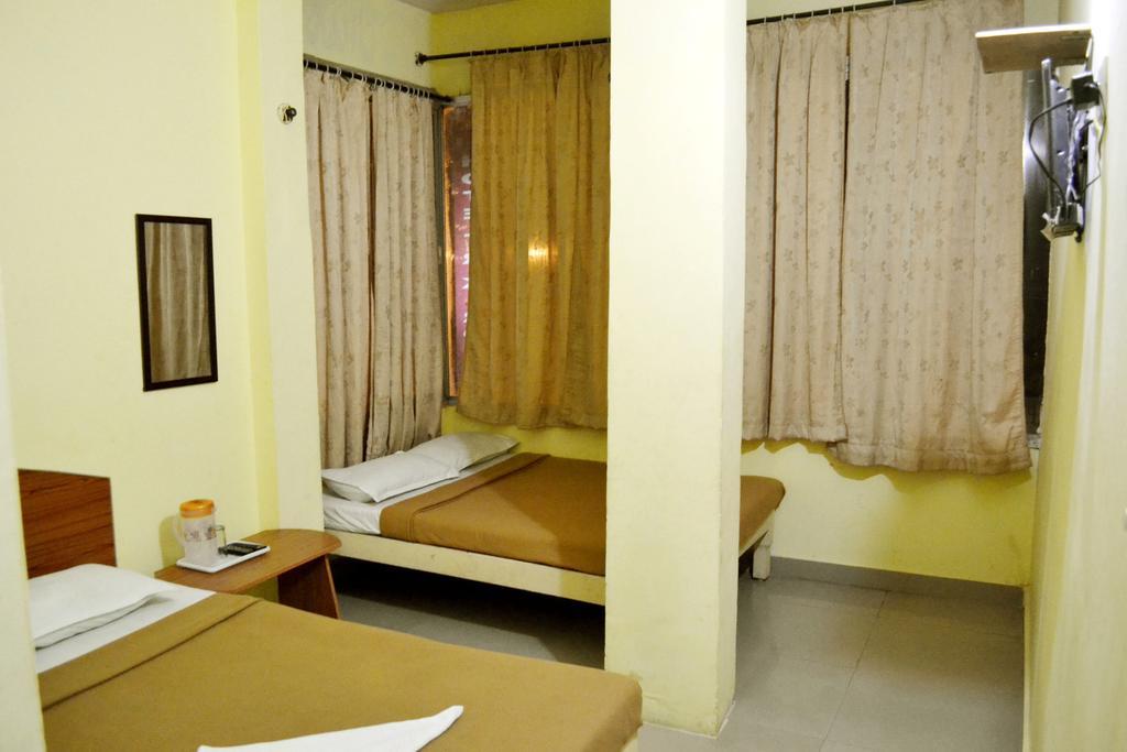 Galaxy Comforts Hotell Mysore Exteriör bild