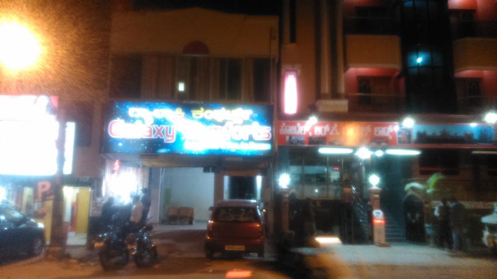 Galaxy Comforts Hotell Mysore Exteriör bild